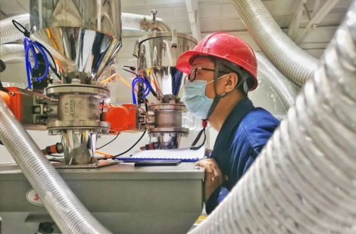 甘肅首條熔噴布生產線產品順利下線，經緯編布制造迎來新篇章